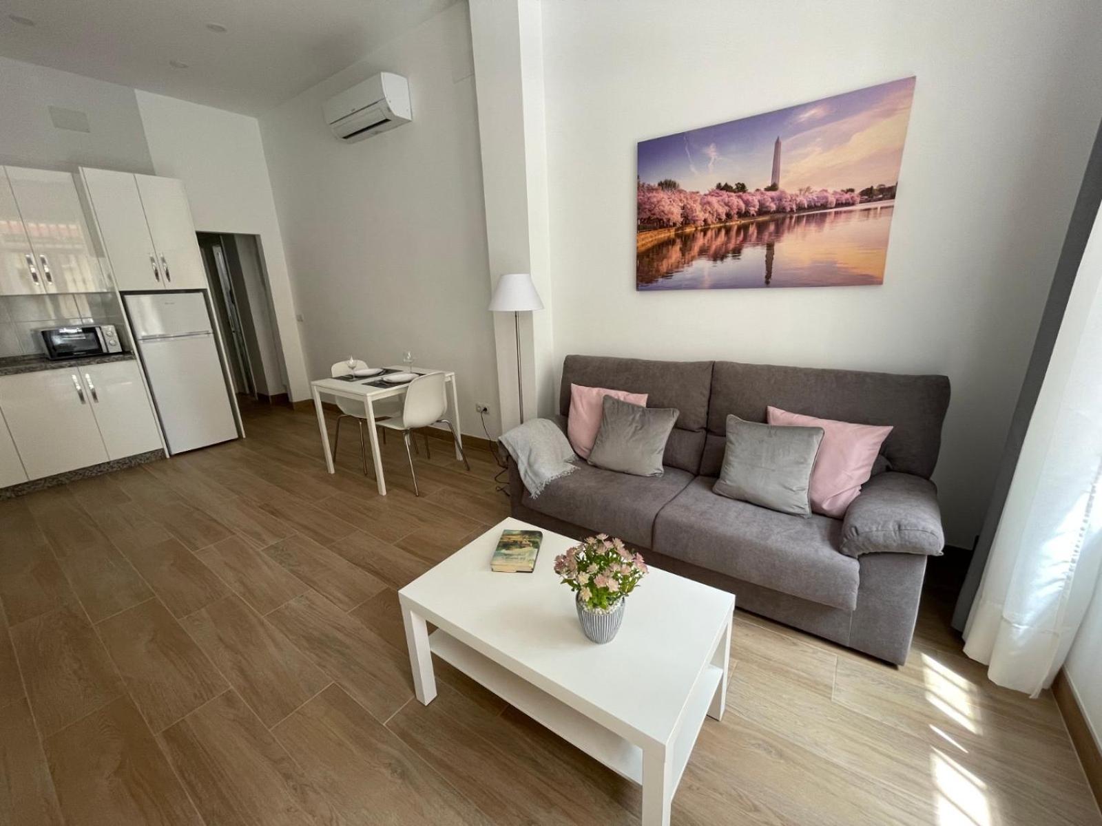 פואנגירולה Apartamento Plaza Espana מראה חיצוני תמונה